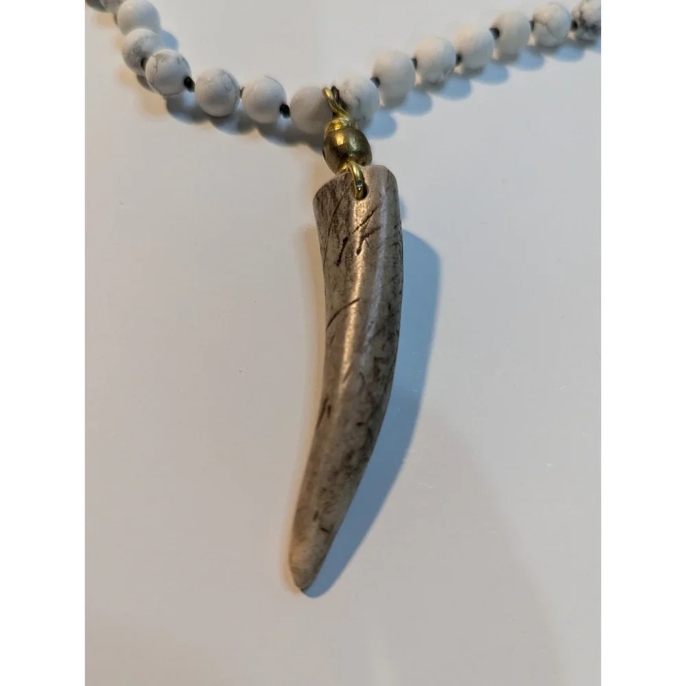 NEW‎ L Rae necklace white howlite & antler